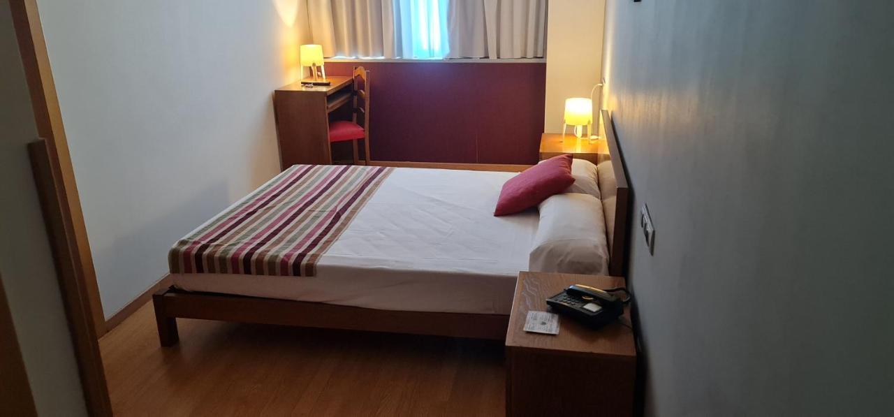 Hotel Ciudad De Корелья Экстерьер фото