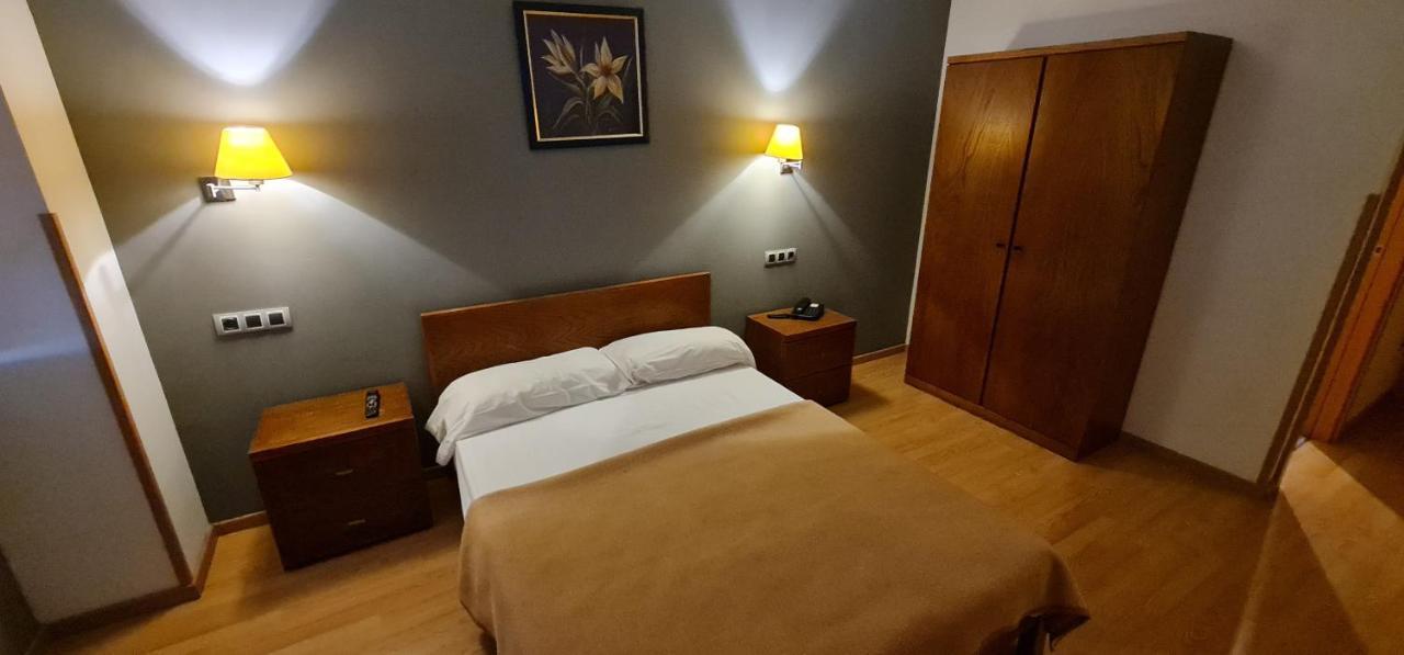Hotel Ciudad De Корелья Экстерьер фото
