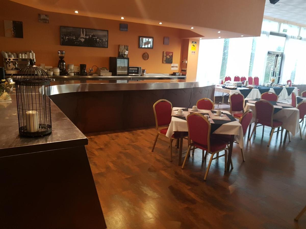 Hotel Ciudad De Корелья Экстерьер фото